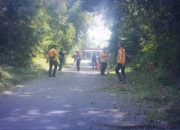 UPTD PU Jampangtengah Rutin Bersihkan Bahu Jalan Cikawung-Nyalindung
