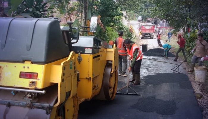 1,1 KM Jalan Pondok Tisuk-Kalaparea Diaspal dengan Latasir Berkualitas Tinggi