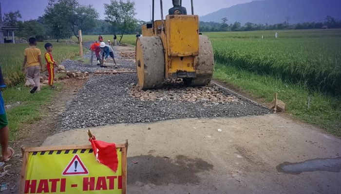Dinas PU Sukabumi Rekonstruksi Jalan Nyomplong-Ciwaru dengan Anggaran Rp 1,8 Miliar
