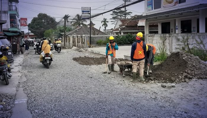 Jalan Caringin-Cidahu Sukabumi Dibangun dengan Rigid Beton, Pastikan Akses Lebih Kuat dan Nyaman
