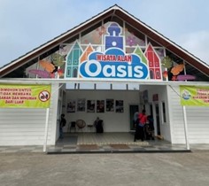 Wisata buatan Oasis berlokasi di Jl. Mayor Mahmud, Sukajaya