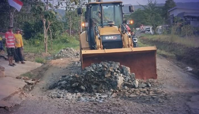 Dinas PU Kembali Tangani Jalan Ruas Cigadog-Cimangir Sagaranten