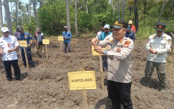 Polsek Kepulauan Seribu Selatan Bersama Stakeholders Laksanakan Penanaman Raya Jagung Serentak Kuartal IV di Pulau Tidung