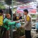 Polres Kepulauan Seribu Gelar Jumat Peduli: Kapolres Bagikan Sembako dan Pengobatan Gratis untuk Driver Ojek Online