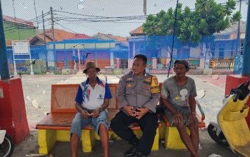 Bhabinkamtibmas Pulau Pramuka Sosialisasikan Layanan Call Center 110, Ajak Warga Dukung Program Jaga Jakarta