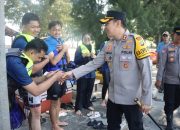 Kapolres Kepulauan Seribu Sapa Wisatawan di Pulau Tidung, Ingatkan Keselamatan Laut dan Sosialisasi Layanan 110