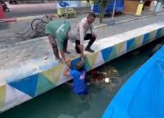Sigap! Piket SPKT Polsek Kepulauan Seribu Utara Evakuasi ODGJ yang Ceburkan Diri ke Laut di Dermaga Pulau Kelapa