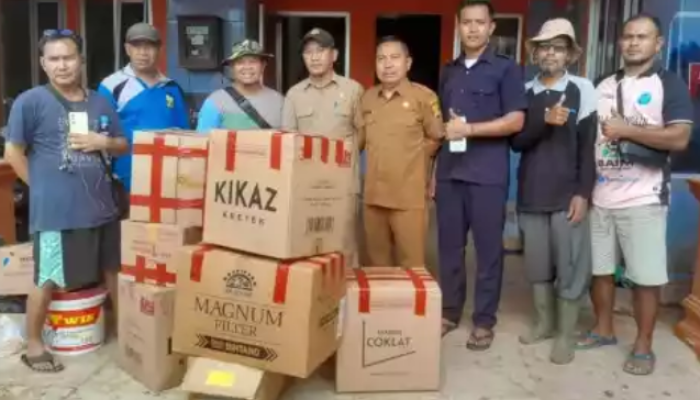 Peduli Kemanusiaan, Dinas Perikanan Serahkan Bantuan pada Korban Bencana Cisolok