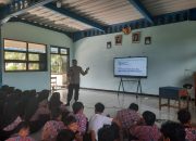 Bhabinkamtibmas Pulau Lancang Kenalkan SMA Kemala Taruna Bhayangkara, Siapkan Generasi Muda Berkarakter Polisi Masa Depan