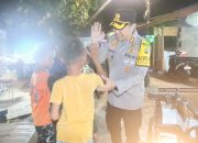 Kapolres Kepulauan Seribu Sapa Hangat Anak-Anak di Pulau Untung Jawa, Suasana Siskamling Jadi Penuh Canda dan Keakraban