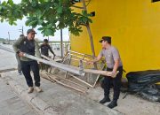 Kapolsek Kepulauan Seribu Selatan Turun Tangan di Jumat Bersih, Kolaborasi 3 Pilar Rawat Lingkungan Pulau Tidung