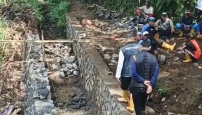 Pembangunan Perbaikan Tanggul irigasi Cikolawing 2 Nagrak Capai 60 Persen, Ini Harapan Warga