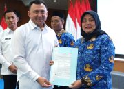 Wali Kota Jakut Serahkan 126 SK PPPK Paruh Waktu.