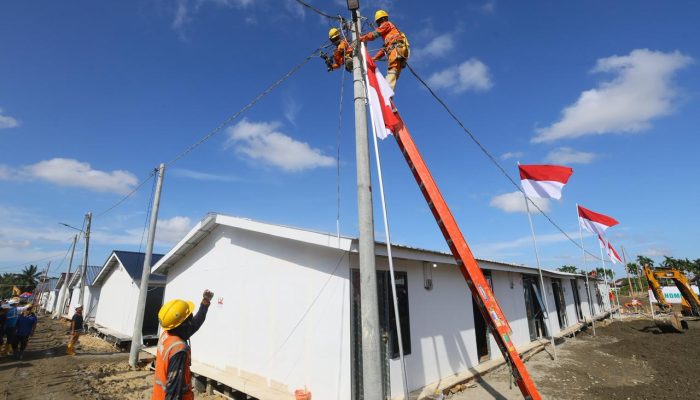 Sinergi Danantara bersama BUMN Bangun Huntara di Aceh Tamiang, PLN Sambung Listrik untuk Semua Rumah dan Fasum
