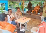 Bhabinkamtibmas Pulau Untung Jawa Sambang Warga, Ajak Jaga Kamtibmas dan Waspada Cuaca Buruk