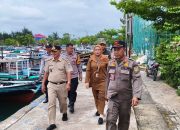 Bhabinkamtibmas Pulau Tidung Bersama Tiga Pilar Monitoring Cuaca dan Sampaikan Imbauan Keselamatan Nelayan