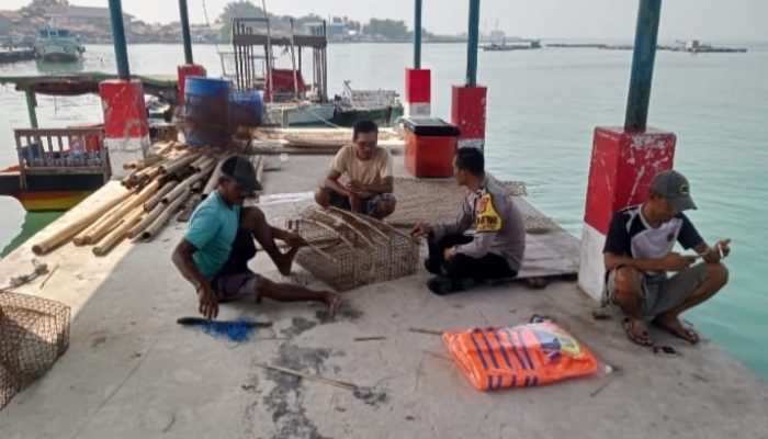 Bhabinkamtibmas Pulau Panggang Ajak Warga Jaga Kamtibmas Demi Wisata Aman dan Nyaman