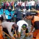 Bhabinkamtibmas Pulau Tidung Ikuti Penanaman 1.000 Bibit Mangrove di Pantai Panah Asmara