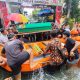 BPBD Jakarta Utara Bantu Evakuasi Warga dan Jenazah Terdampak Banjir di Kapuk Muara