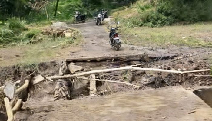 Warga Berharap DPU Segera Tangani Jembatan Rusak yang Memutus Jalur 2 Desa di Nyalindung