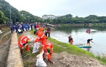 Sekda Provinsi DKI Jakarta Pimpin Langsung Kerja Bakti Jaga Jakarta Bersih di Waduk Cincin