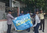 Polres Kepulauan Seribu Gelar Penertiban Umbul-Umbul dan Spanduk dalam Kegiatan Jaga Jakarta Bersih
