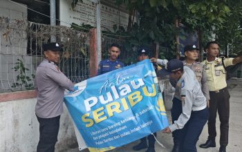 Polres Kepulauan Seribu Gelar Penertiban Umbul-Umbul dan Spanduk dalam Kegiatan Jaga Jakarta Bersih