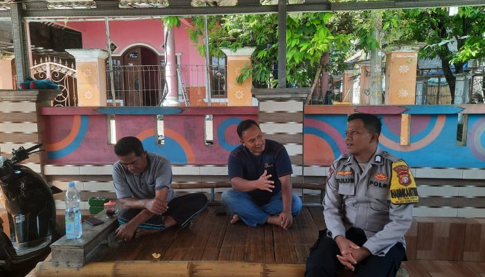 Bhabinkamtibmas Pulau Lancang Ajak Warga Jaga Kamtibmas dan Sosialisasikan Layanan 110