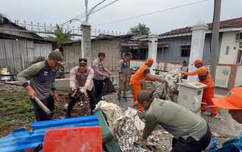 Polres Kepulauan Seribu dan Jajaran Polsek Gelar Jumat Bersih Serentak, Perkuat Sinergi dan Kepedulian Lingkungan