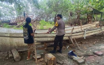 Bhabinkamtibmas Pulau Sabira Ajak Warga Jaga Kamtibmas dan Sosialisasikan Layanan 110