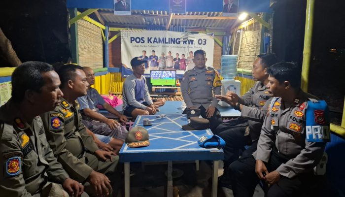 Patroli Malam Gabungan, Polsek Kepulauan Seribu Selatan Perkuat Siskamling dan Sosialisasikan Layanan 110