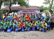 Momentum Ramadan, Polres Kepulauan Seribu Gelar Jumat Peduli dan Salurkan Paket Sembako kepada Pengemudi Ojol di Marina Ancol