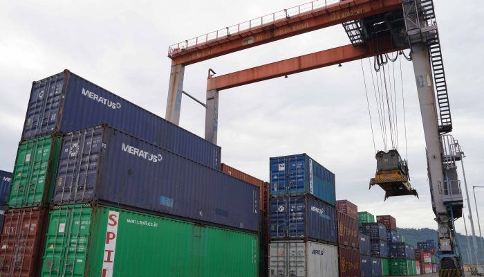 Jaga Produktifitas, IPC TPK Tambah 1 Unit Reach Stacker di Pelabuhan Teluk Bayur