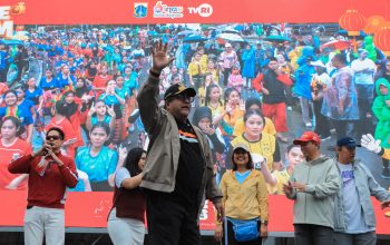 Ribuan Warga Hadiri Kegiatan Semarak Parade  Budaya Jakarta Penuh Warna, di Bundaran Hotel Indonesia.