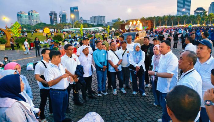 Gerak Cepat Pemkot Jakut Kawal Warga di Pasar Murah Monas