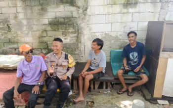 Bhabinkamtibmas Pulau Kelapa Ajak Warga Jaga Kamtibmas dan Sosialisasikan Hotline 110