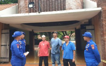 Patroli Dialogis Laut Satpolairud Polres Kepulauan Seribu Antisipasi Perompakan, Nelayan Diimbau Gunakan Life Jacket dan Manfaatkan Layanan 110