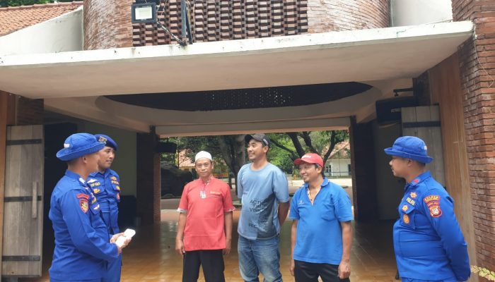 Patroli Dialogis Laut Satpolairud Polres Kepulauan Seribu Antisipasi Perompakan, Nelayan Diimbau Gunakan Life Jacket dan Manfaatkan Layanan 110