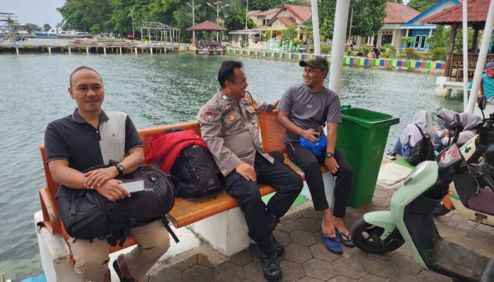 Bhabinkamtibmas Pulau Pramuka Ajak Warga Jaga Kamtibmas dan Sosialisasikan Layanan 110