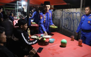 Kasat Polairud Polres Kepulauan Seribu Gelar Sahur bersama masyarakat pesisir, Pererat Silaturahmi dan Jaga Kondusifitas Ramadhan