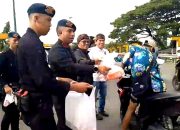 SMSI Kabupaten Bekasi Rayakan HUT SMSI ke 9, Gandeng Brimob dan Aliansi Ormas Bekasi Bagikan Takjil Buka Puasa