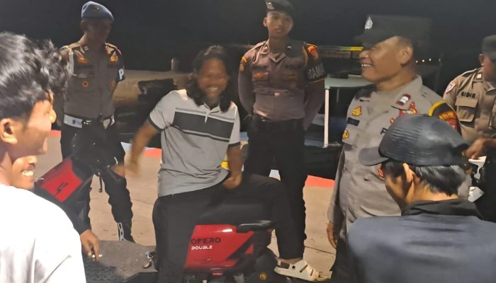 Patroli Malam Ramadhan 1447 H, Polsek Kepulauan Seribu Utara Sosialisasikan Layanan 110 dan Barcode Laporan Masyarakat