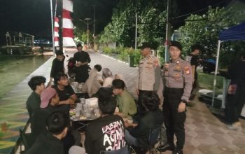 Patroli Malam Ramadhan Operasi Ketupat Jaya 2026, Polsek Kepulauan Seribu Utara Sosialisasikan Layanan 110 dan Barcode Laporan Masyarakat
