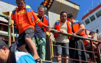 Respon Cepat SPKT Polres Kepulauan Seribu Berbuah Harapan, Enam Penumpang KM Zevolution 1 yang Hilang Kontak Ditemukan Selamat