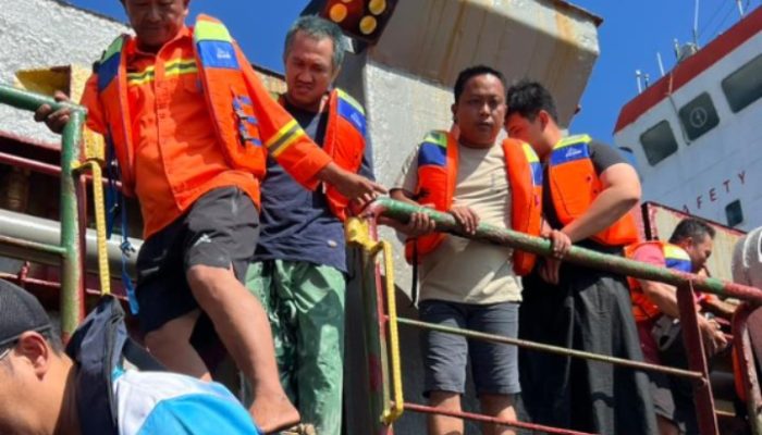 Respon Cepat SPKT Polres Kepulauan Seribu Berbuah Harapan, Enam Penumpang KM Zevolution 1 yang Hilang Kontak Ditemukan Selamat