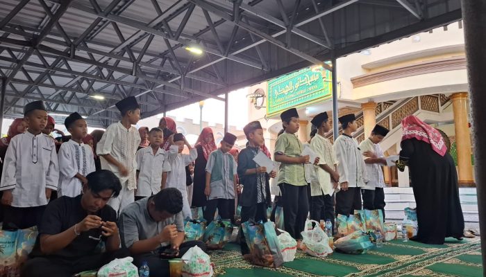 Kebersamaan di Bulan Ramadhan, Polsek Kepulauan Seribu Selatan Buka Puasa Bersama dan Santunan 53 Anak Yatim Digelar di Pulau Tidung