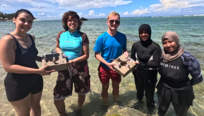 Magnet Dunia! Relawan Global “Kepincut” Konservasi Terumbu Karang di Pesisir Sukabumi