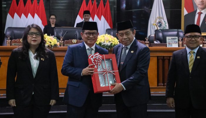 Perkuat Fondasi Sosial dan Keberlanjutan Lingkungan, Gubernur Pramono Sampaikan Dua Ranperda kepada DPRD