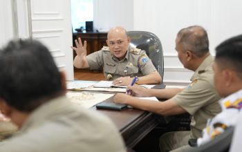 Wakil Walikota Jakarta Utara Pimpin Rapat Koordinasi Penataan Pool Kontainer di Zona Perumahan.