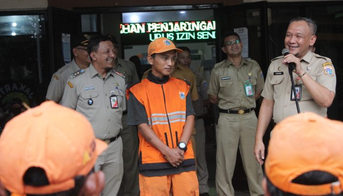 Camat Penjaringan Berikan Apresiasi Terhadap Kinerja PPSU Kelurahan Penjaringan Dalam Kegiatan Pembinaan Aparatur.